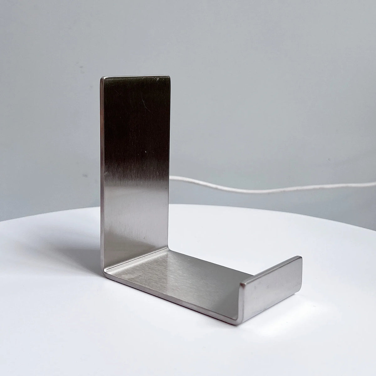 L-Shaped Stand Close-up
